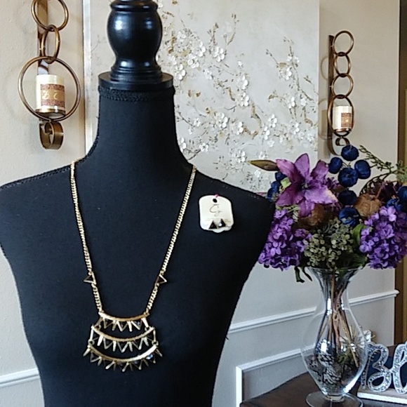 NWT Black And Gold Stament Necklace And Earrings Studs Jewelry Set. - Picture 9 of 17